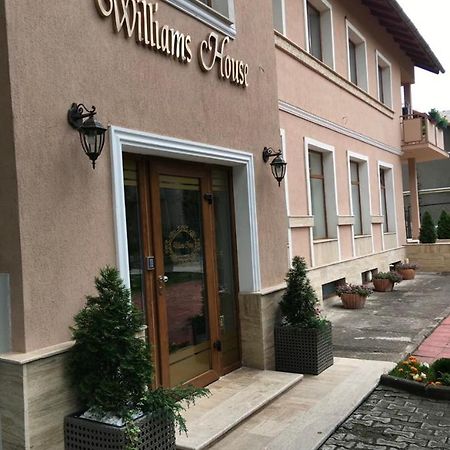 Williams House Hotel Hunedoara Ngoại thất bức ảnh