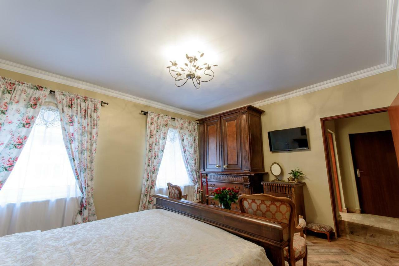 Williams House Hotel Hunedoara Ngoại thất bức ảnh